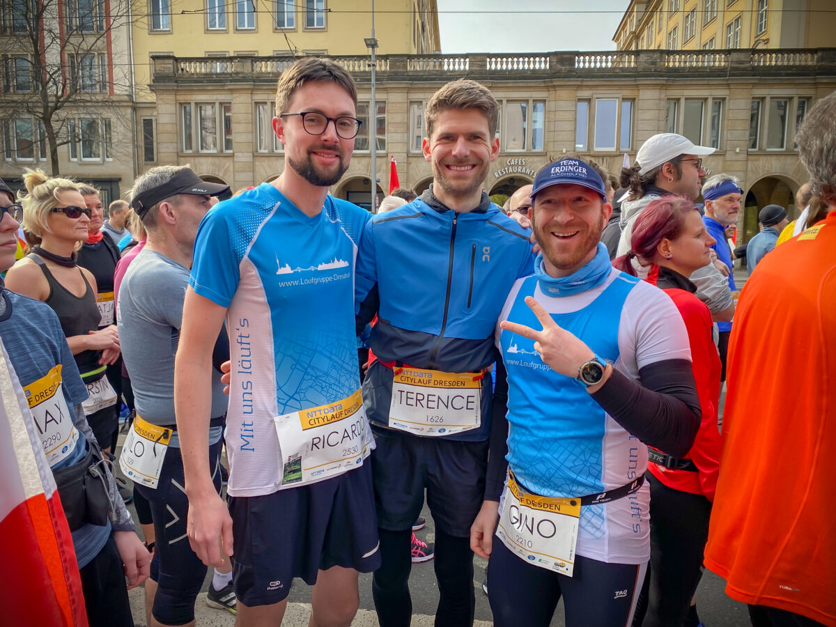 Ricardo, Terry und Gino warten auf den Startschuss beim Dresdner Citylauf.