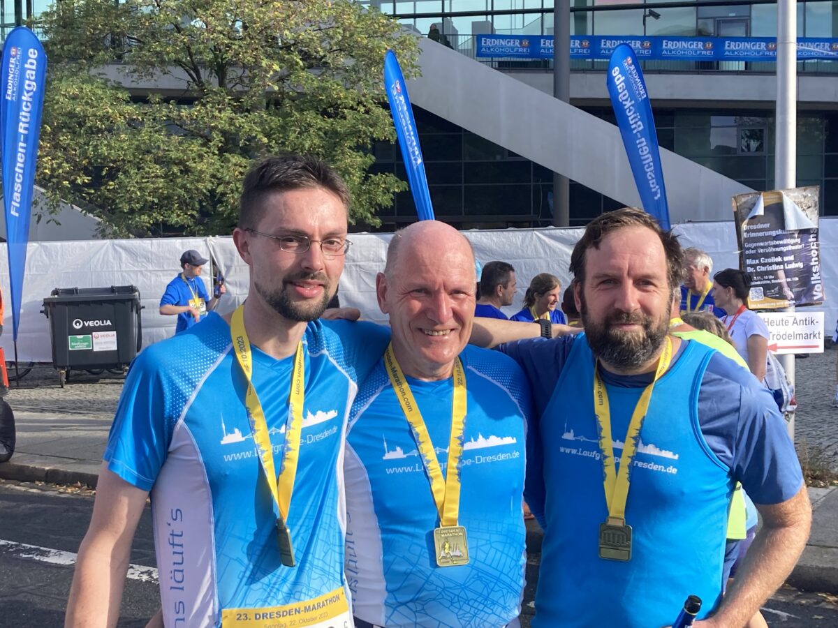 Ricardo, Bernd und Lars haben ihren 10km-Lauf beim Dresden Marathon geschafft.