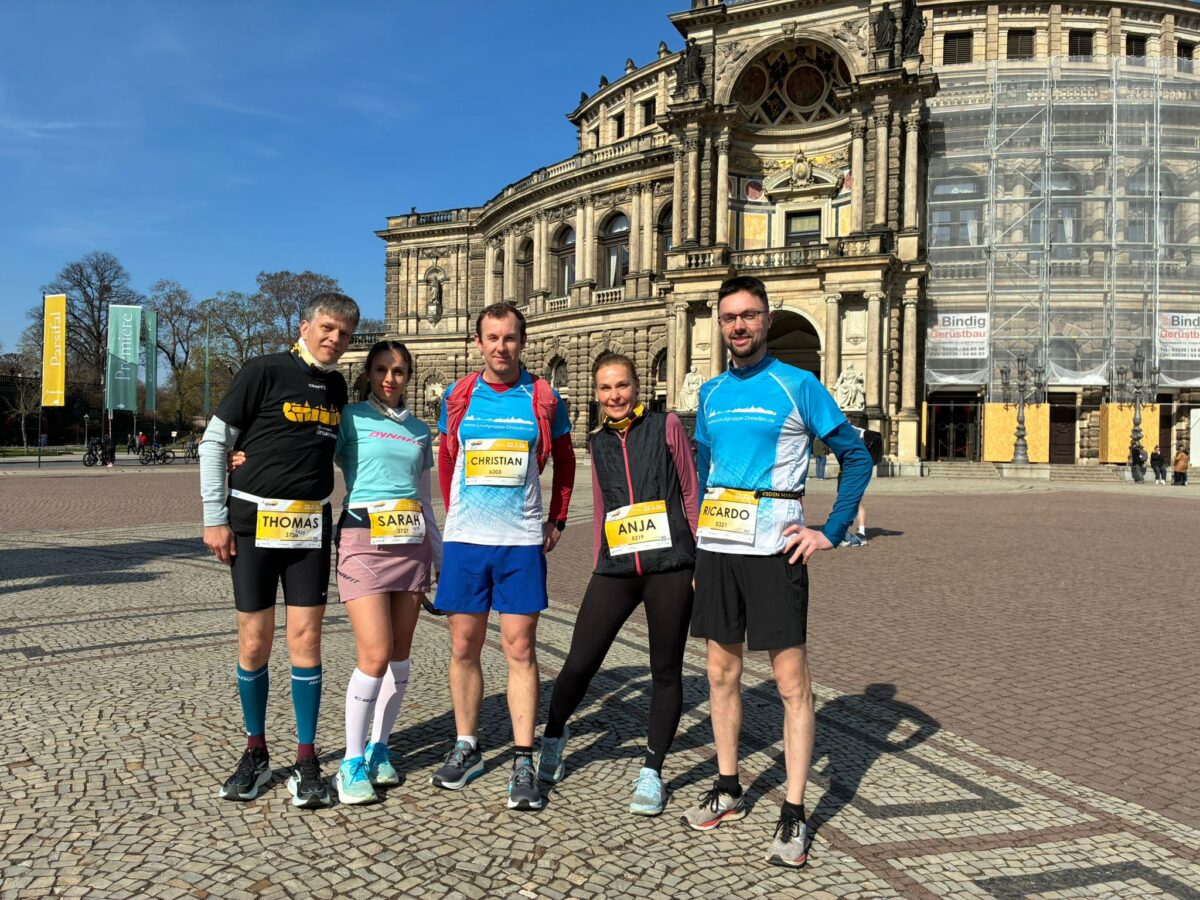Thomas, Sarah, Christian, Anja und Ricardo trafen sich vor der Semperoper vor dem Start des Citylaufs Dresden.